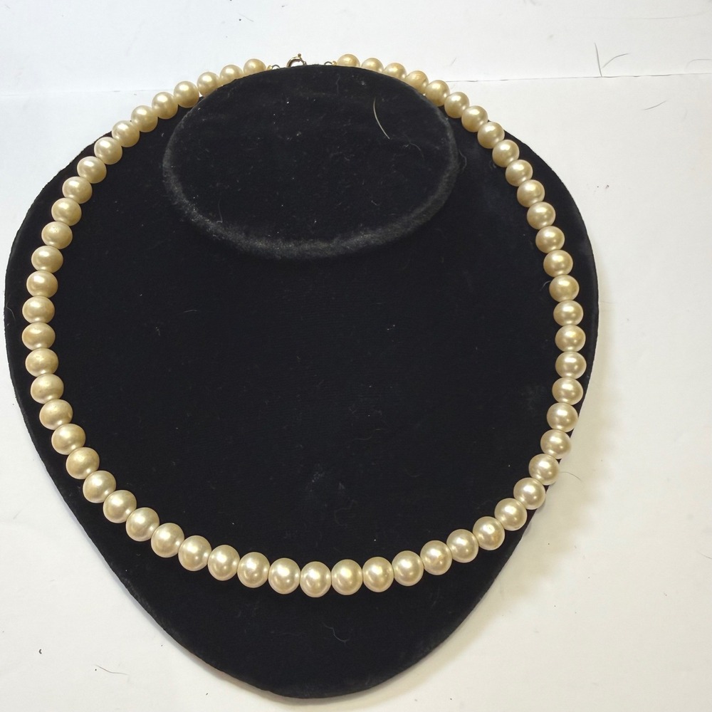 Vintage Cream Faux Pearl Necklace Gold Tone Spring Ring Clasp 17 Inch Classic
